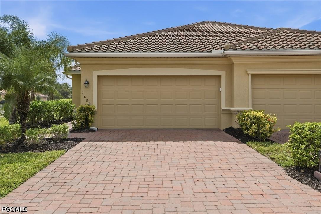 1689 Alameda Dr., Naples, FL 34120