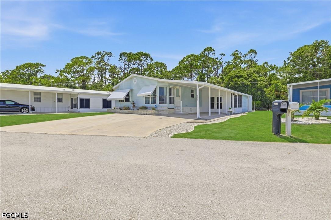 217 Shrub Ln., North Fort Myers, FL 33917