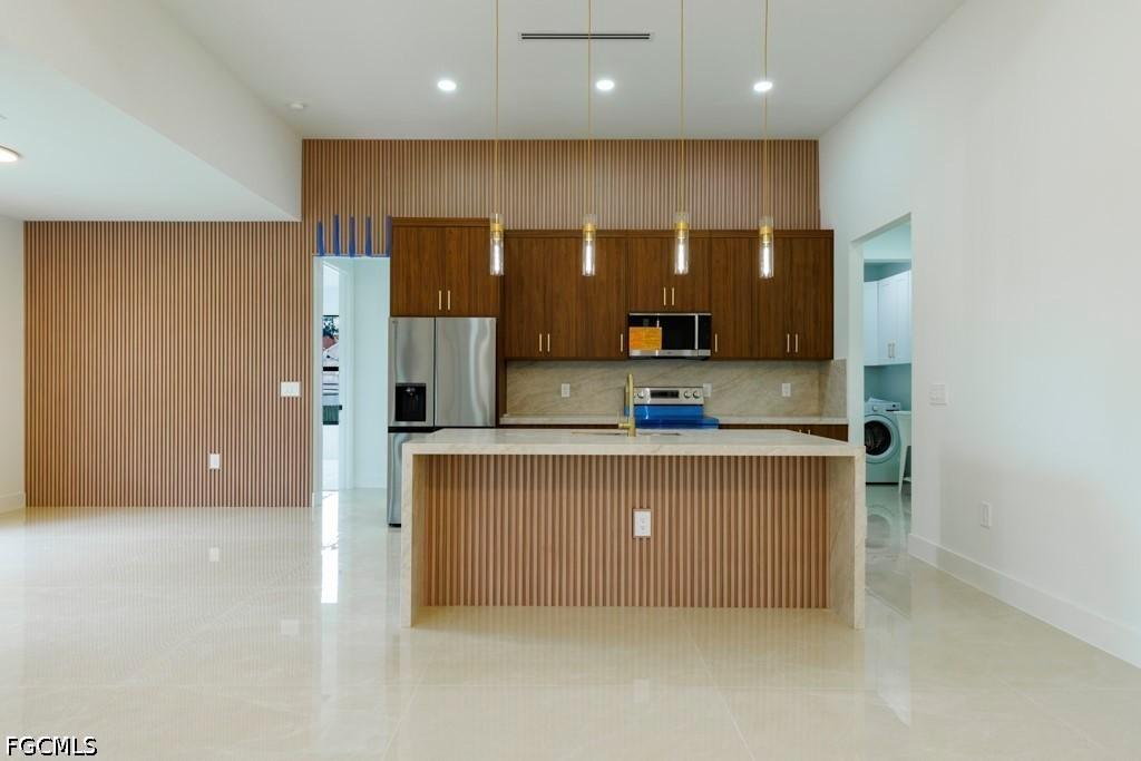 814 Clayton Ave., Lehigh Acres, FL 33972