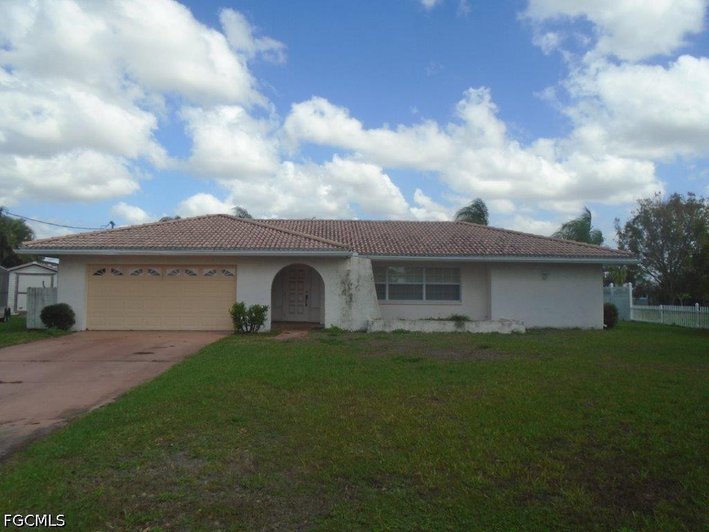 13868 Lazy Ln., Fort Myers, FL 33905