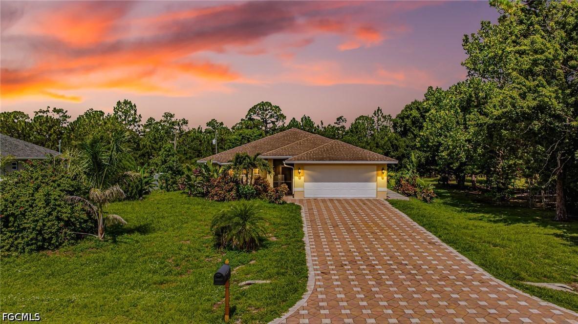 1407 Poinsettia Ave., Lehigh Acres, FL 33972