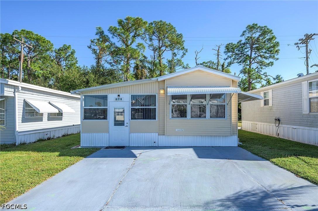 271 Caravan Cir., North Fort Myers, FL 33903