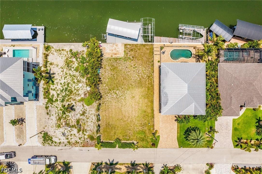 2371 Sycamore St., St James City, FL 33956