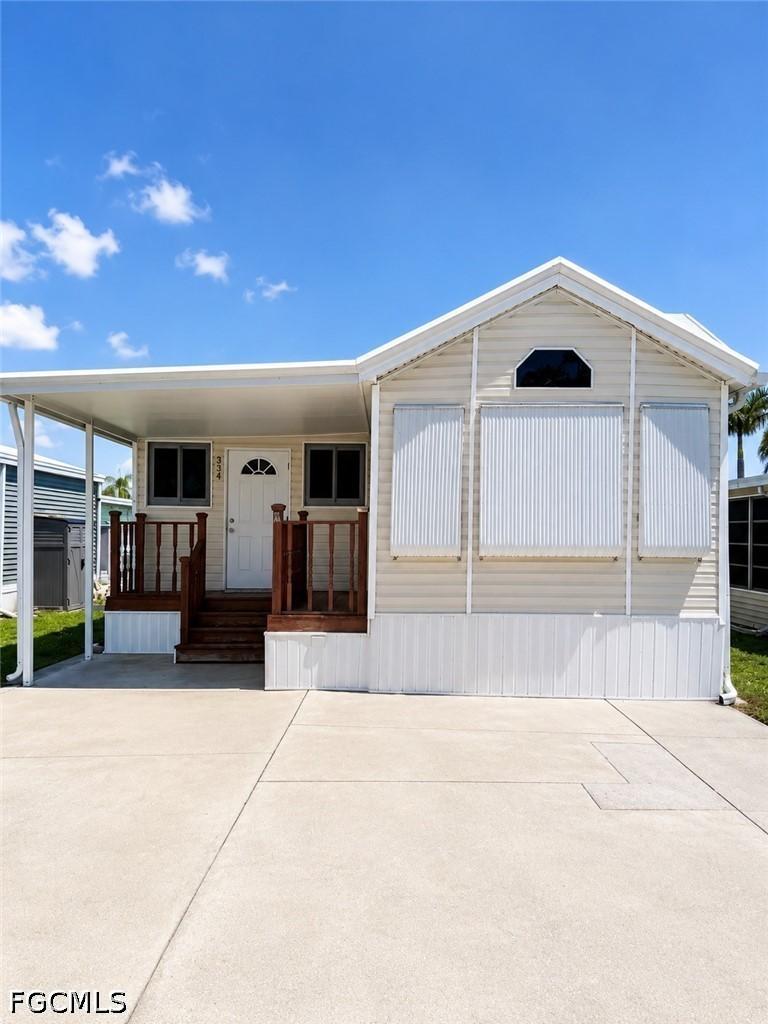 334 Blue Spring Ter., North Fort Myers, FL 33903