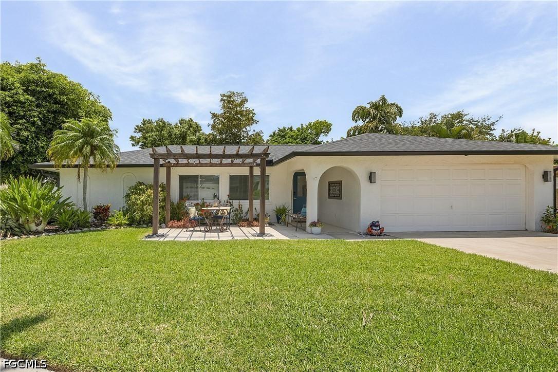 6954 Pickadilly Ct., Fort Myers, FL 33919