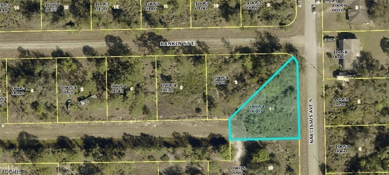 224 Narcissus Ave., Lehigh Acres, FL 33974