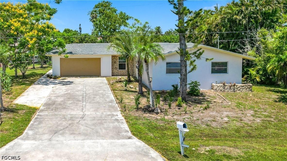 2137 Saint Croix Ave., Fort Myers, FL 33905