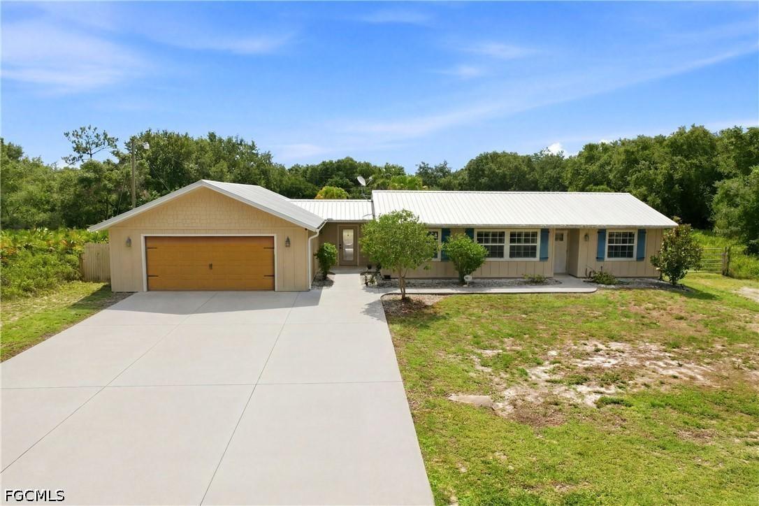 2310 Abbott Ave., Alva, FL 33920