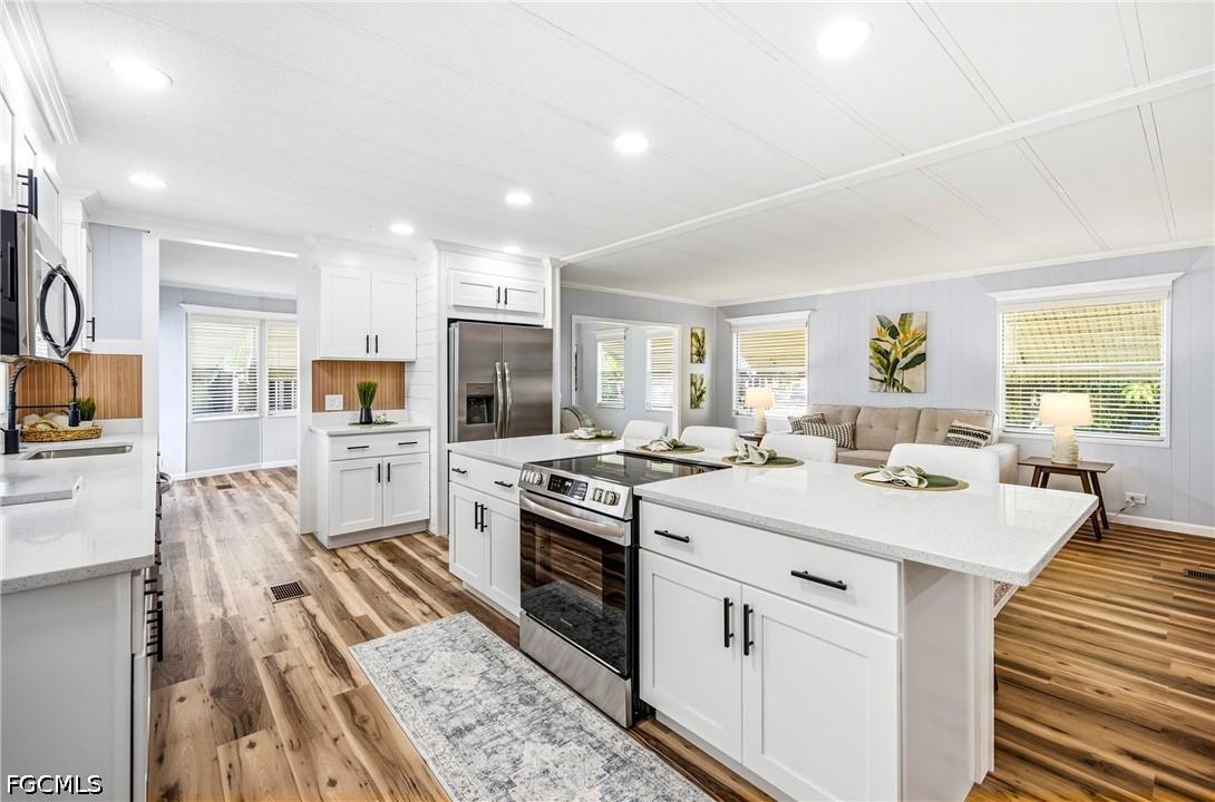 513 Timber Ln., North Fort Myers, FL 33917