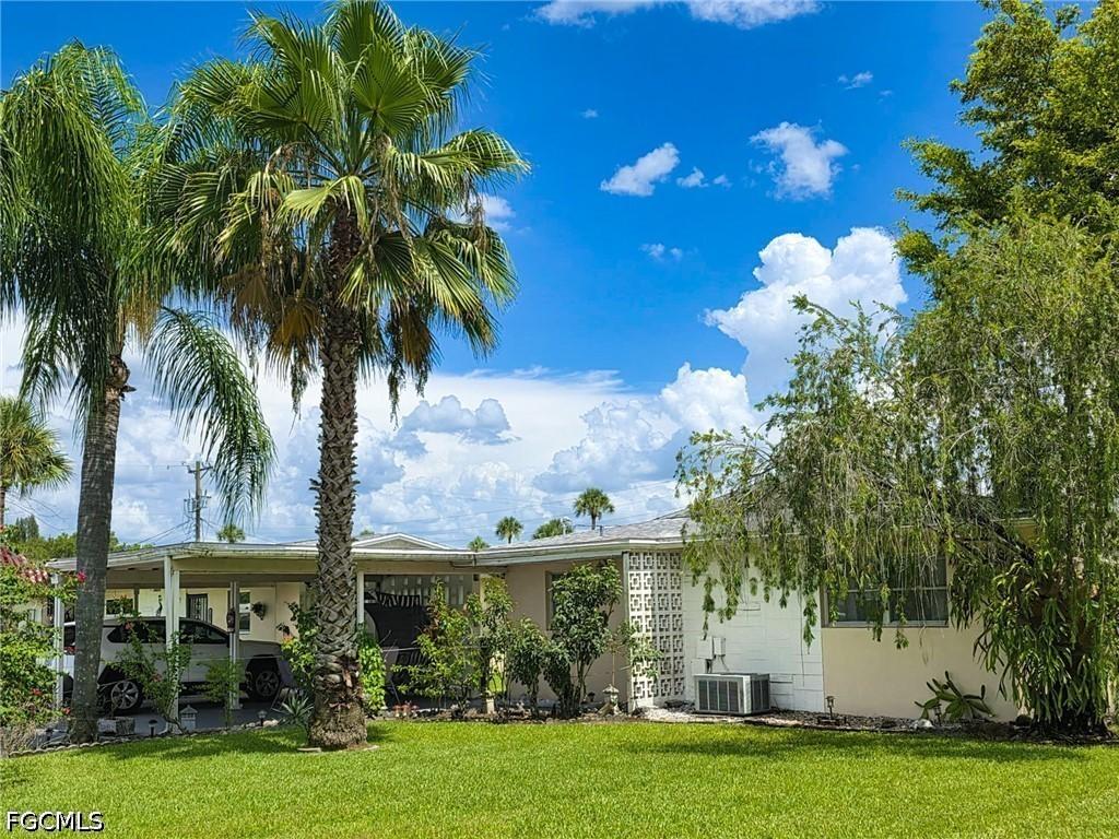 2214 Gladiola Dr., Lehigh Acres, FL 33936