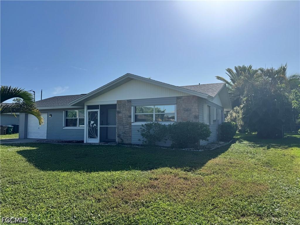 1027 SE 17th Ave., Cape Coral, FL 33990