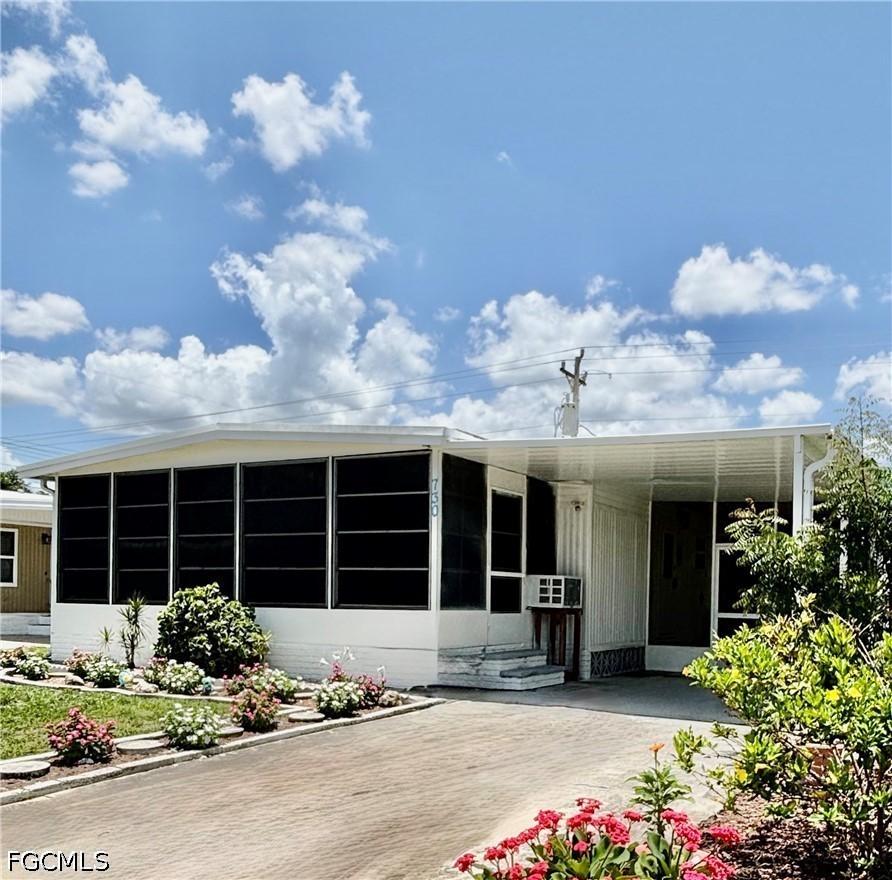 730 Knotty Pine Cir., North Fort Myers, FL 33917