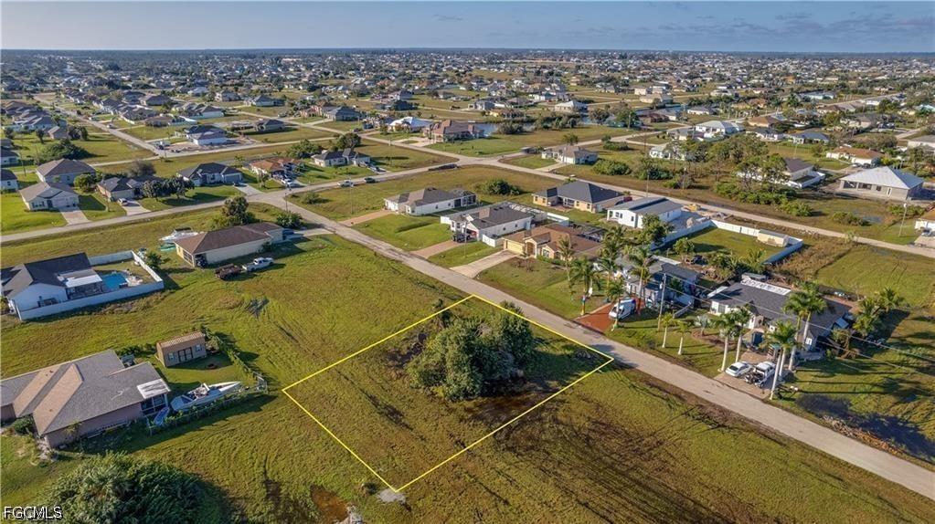 417 NW 25th Pl., Cape Coral, FL 33993