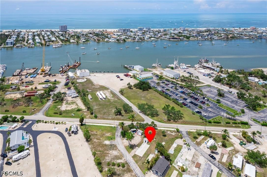 47 Oyster Bay Ln., Fort Myers Beach, FL 33931