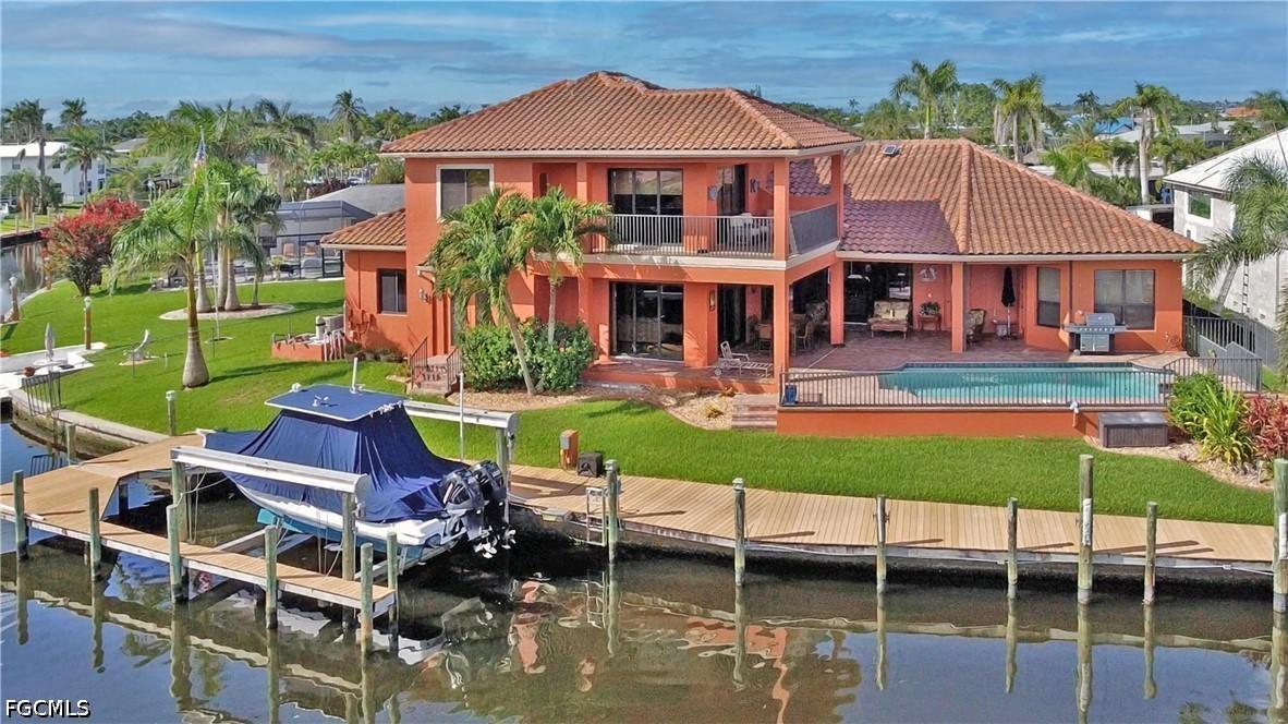 447 Avalon Dr., Cape Coral, FL 33904