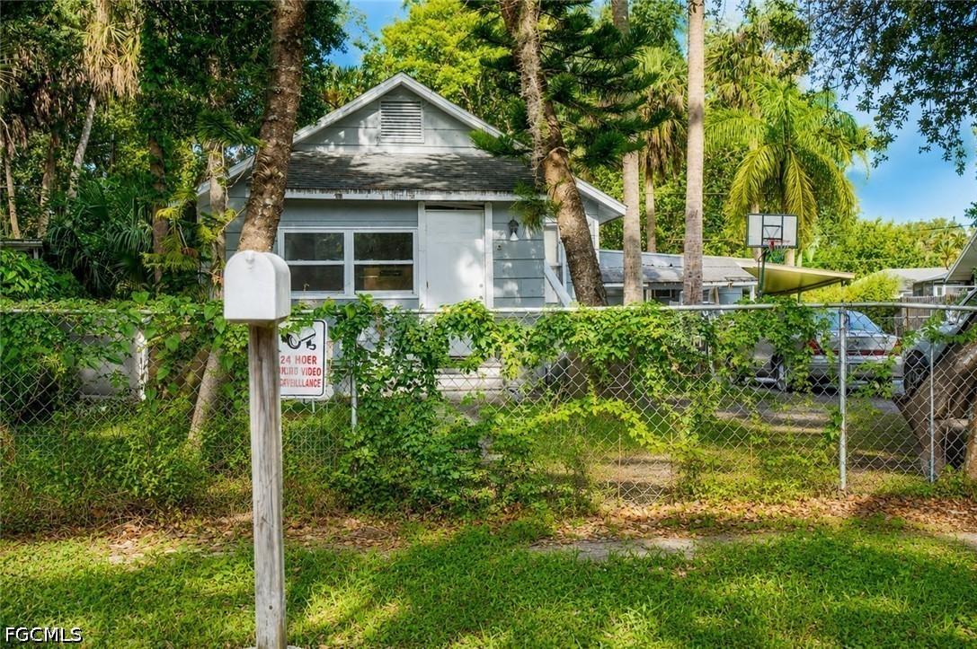 221 Avacado Ct., Fort Myers, FL 33905