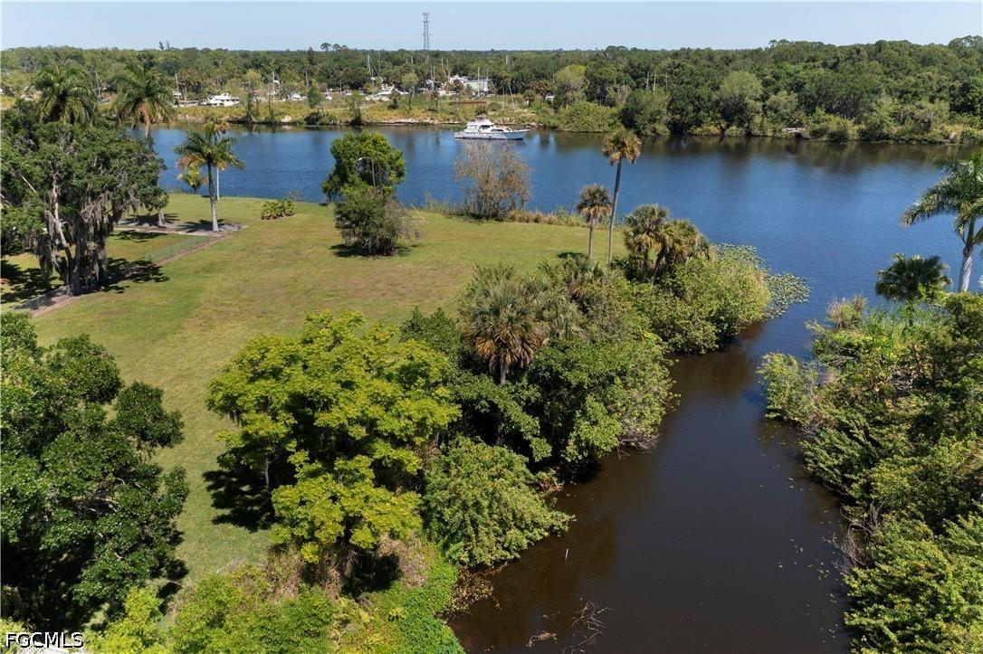 233 De Soto Ave., Labelle, FL 33935
