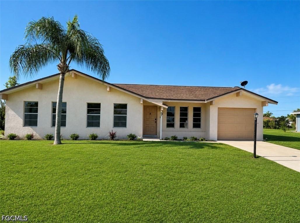406 Parkside St., Lehigh Acres, FL 33936