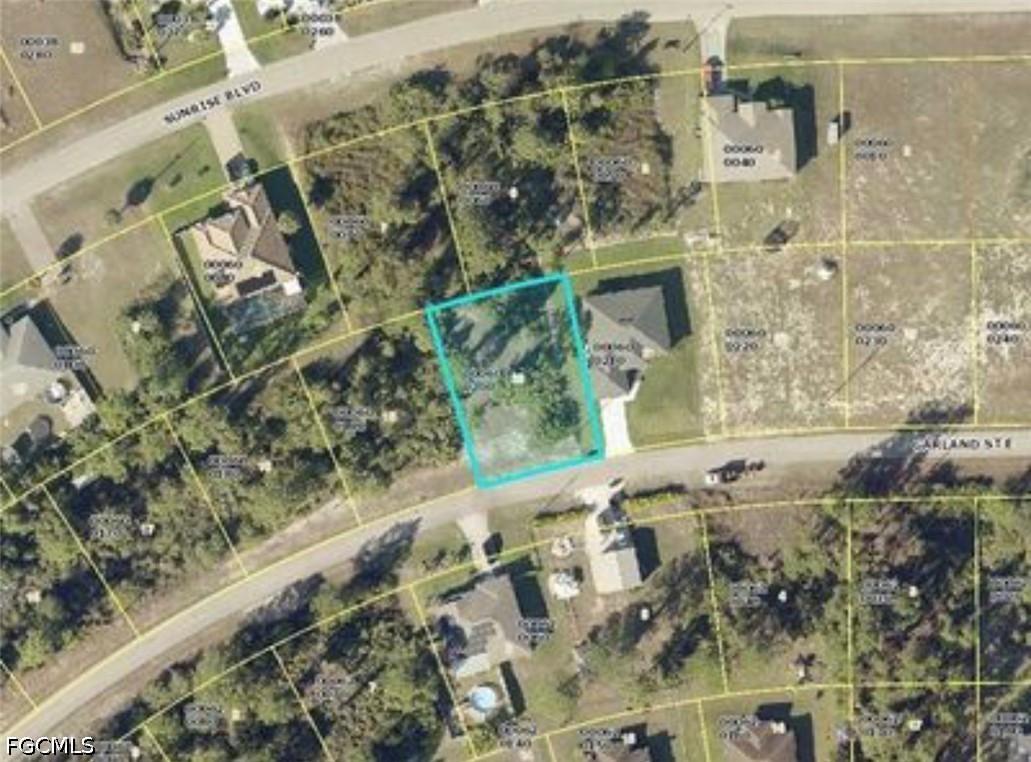 869 Garland St., Lehigh Acres, FL 33974