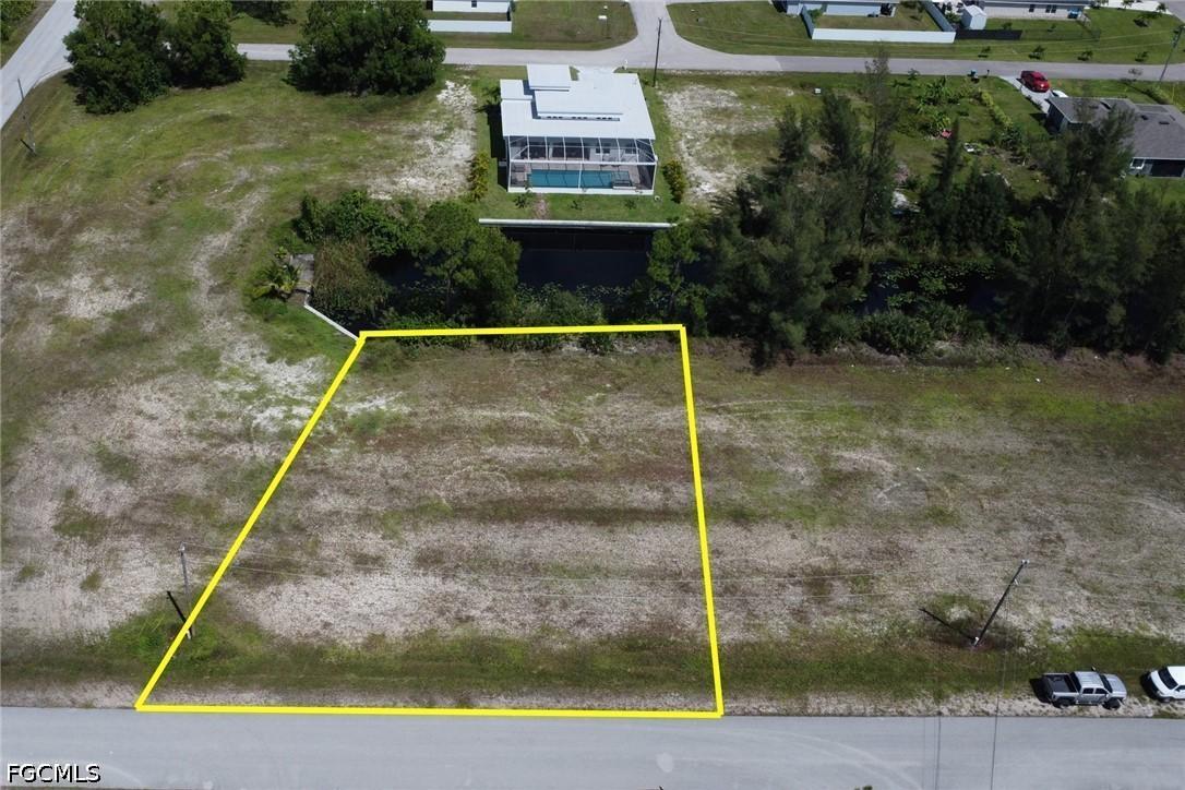 807 NE 38th Ter., Cape Coral, FL 33909