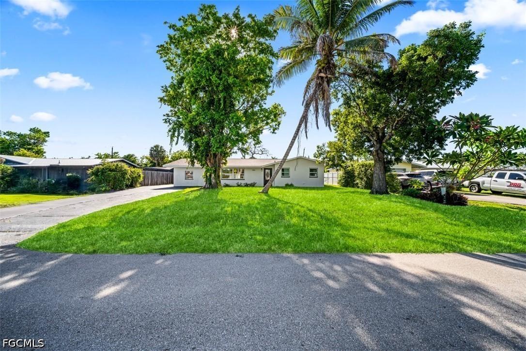 5551 Sunrise Dr., Fort Myers, FL 33919