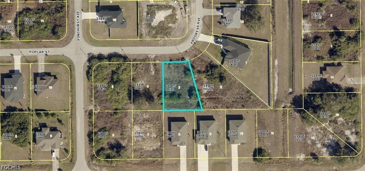 392 Poplar St., Lehigh Acres, FL 33974