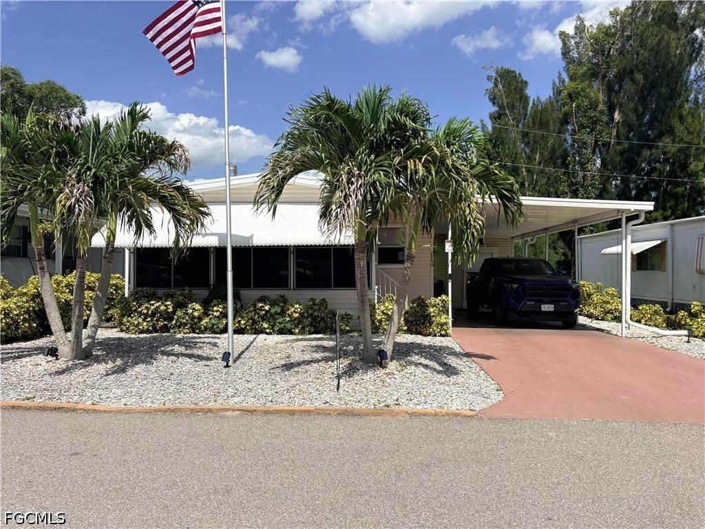 2790 Indianwood Dr., North Fort Myers, FL 33917