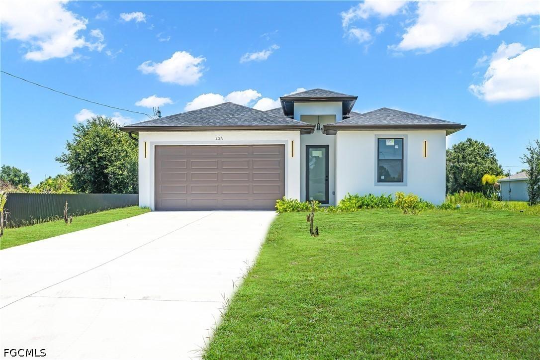 433 Rayford St., Lehigh Acres, FL 33974