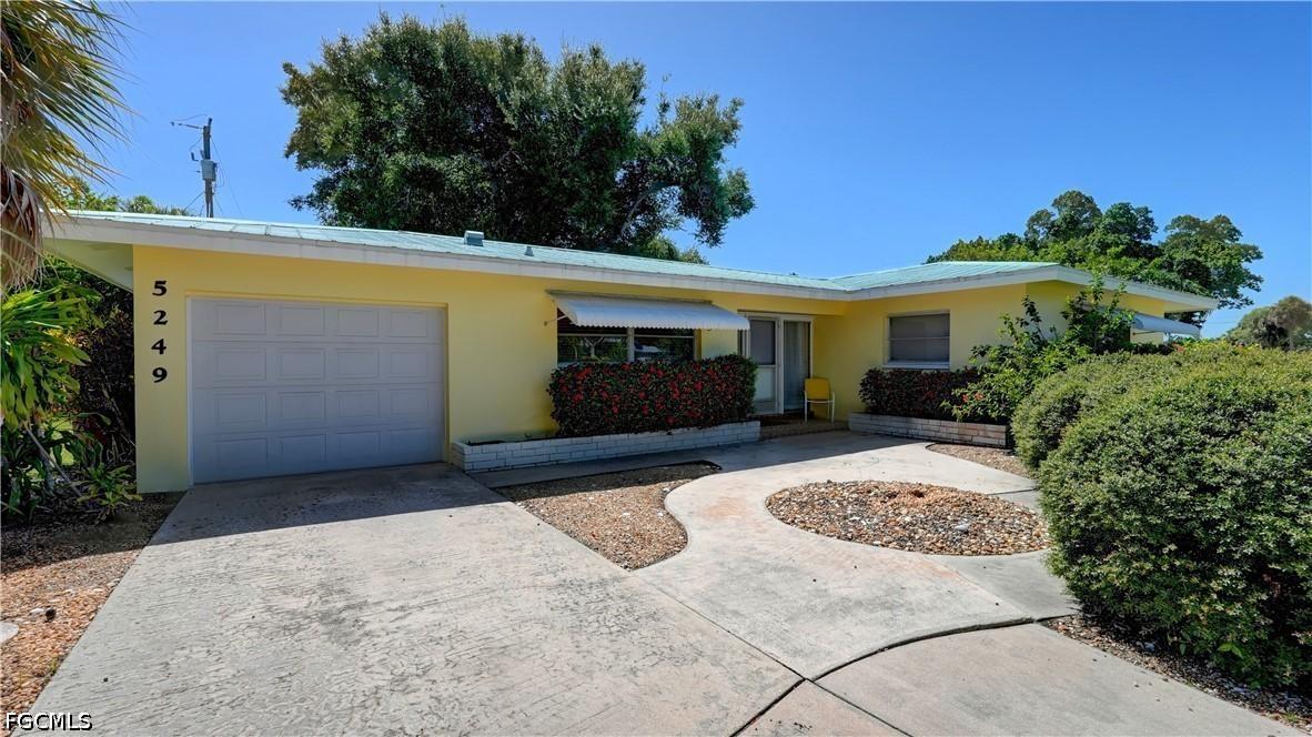 5249 Sunnybrook Ct., Cape Coral, FL 33904