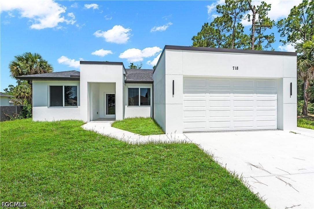 718 Robert Ave., Lehigh Acres, FL 33936