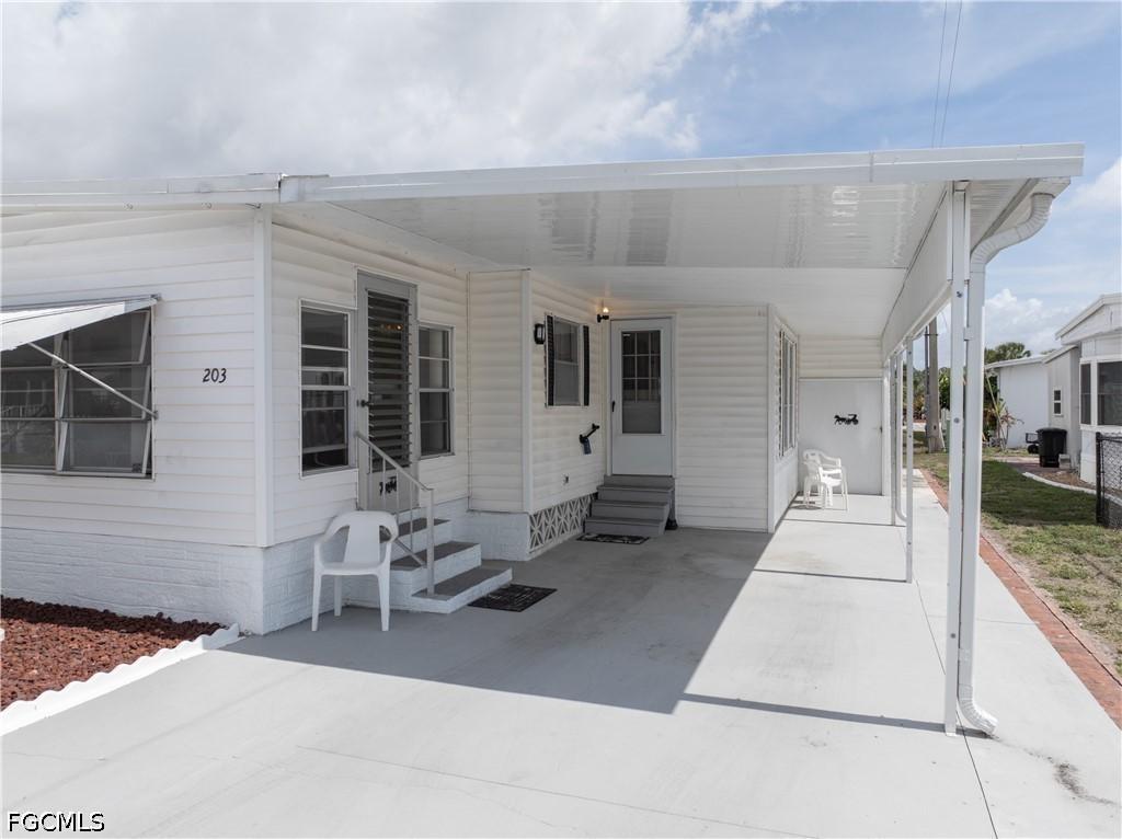 203 Harvest Ln., North Fort Myers, FL 33917
