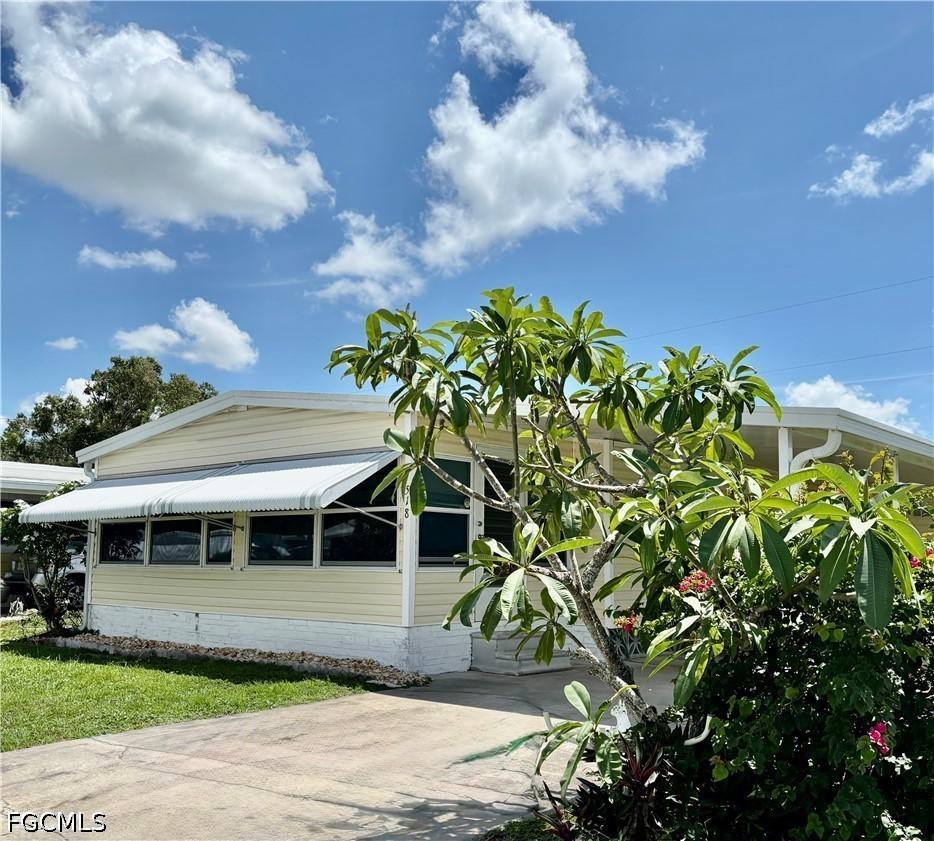 518 Pine Tree Ct., North Fort Myers, FL 33917