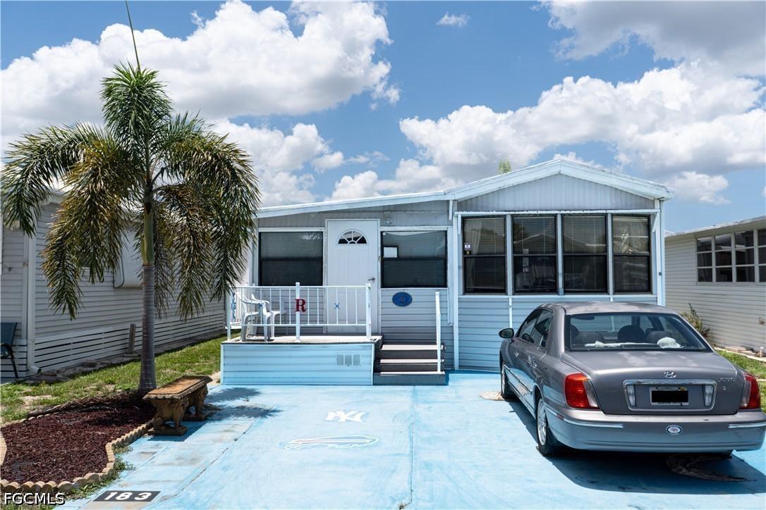183 Caravan Cir., North Fort Myers, FL 33903