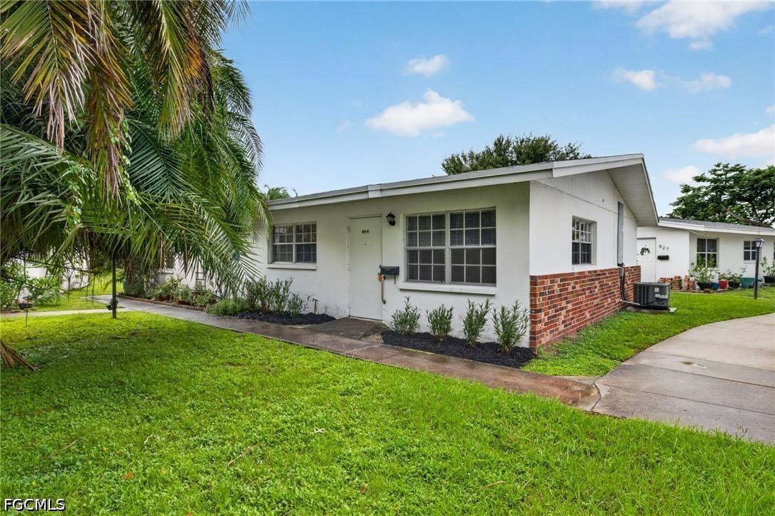 825 Courtington Ln. #2, Fort Myers, FL 33919