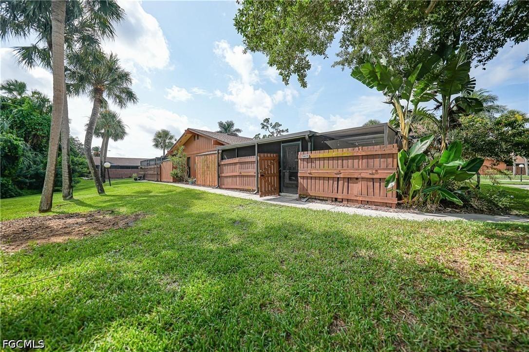5625 Foxlake Dr., North Fort Myers, FL 33917