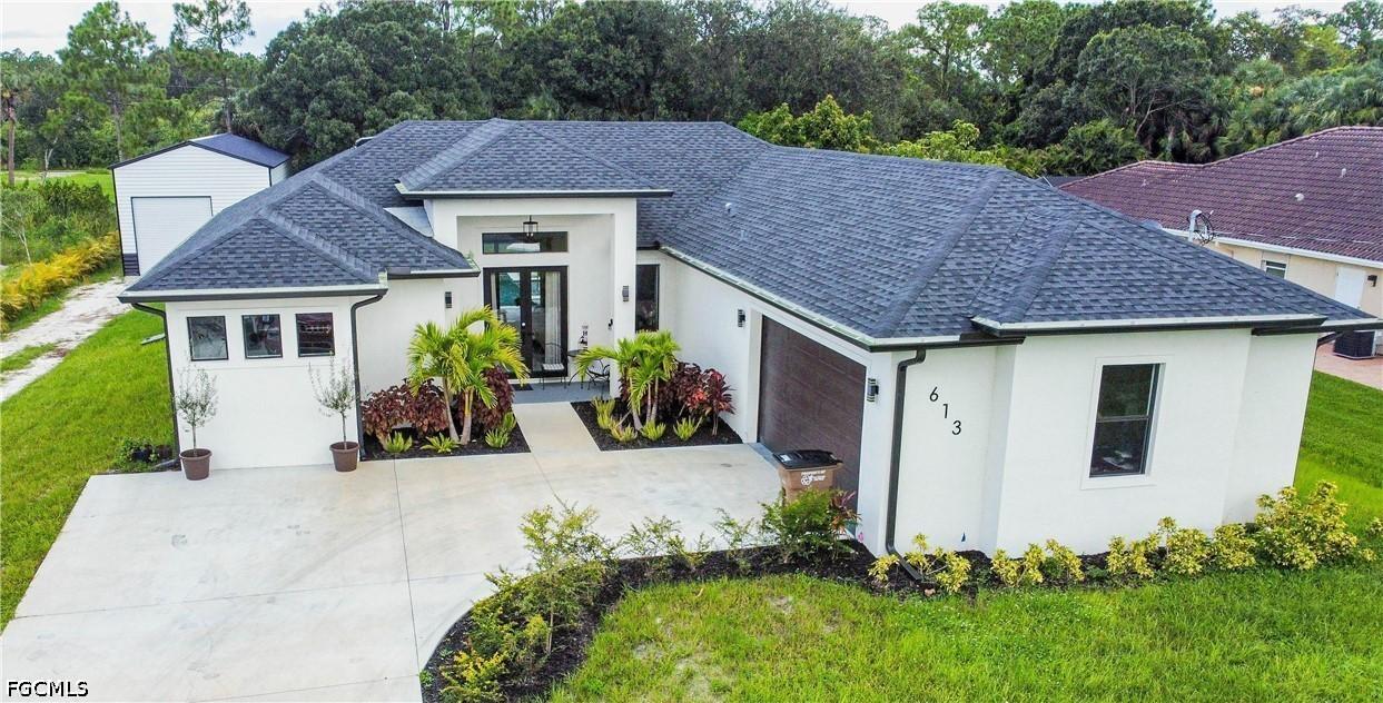 613 Hibiscus Ave., Lehigh Acres, FL 33972