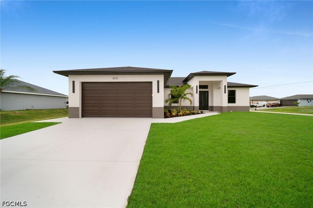 810 Carlfield Ave., Lehigh Acres, FL 33971