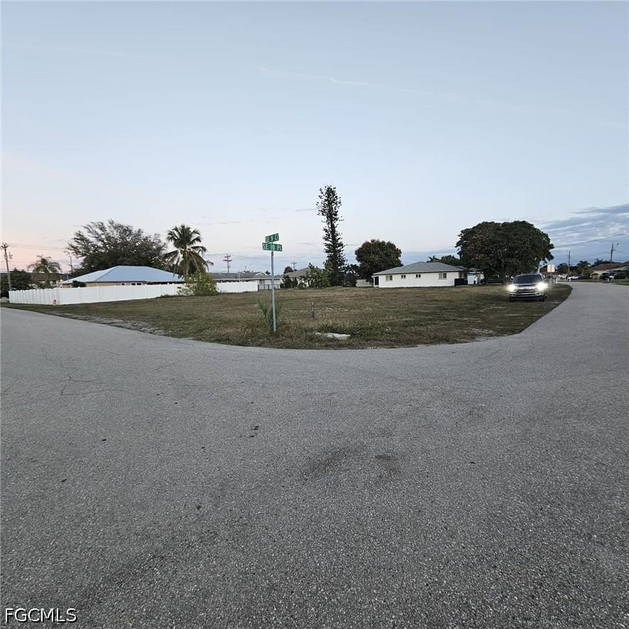 3807 SE 10th Pl., Cape Coral, FL 33904