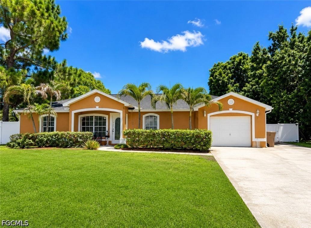 416 Candlewick Cir., Lehigh Acres, FL 33936