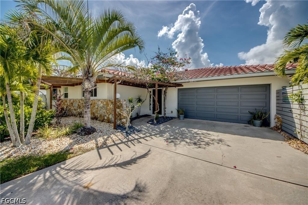 2701 Bruce St., Matlacha, FL 33993