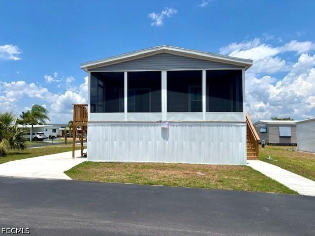 302 Shoreland Dr., Fort Myers, FL 33905