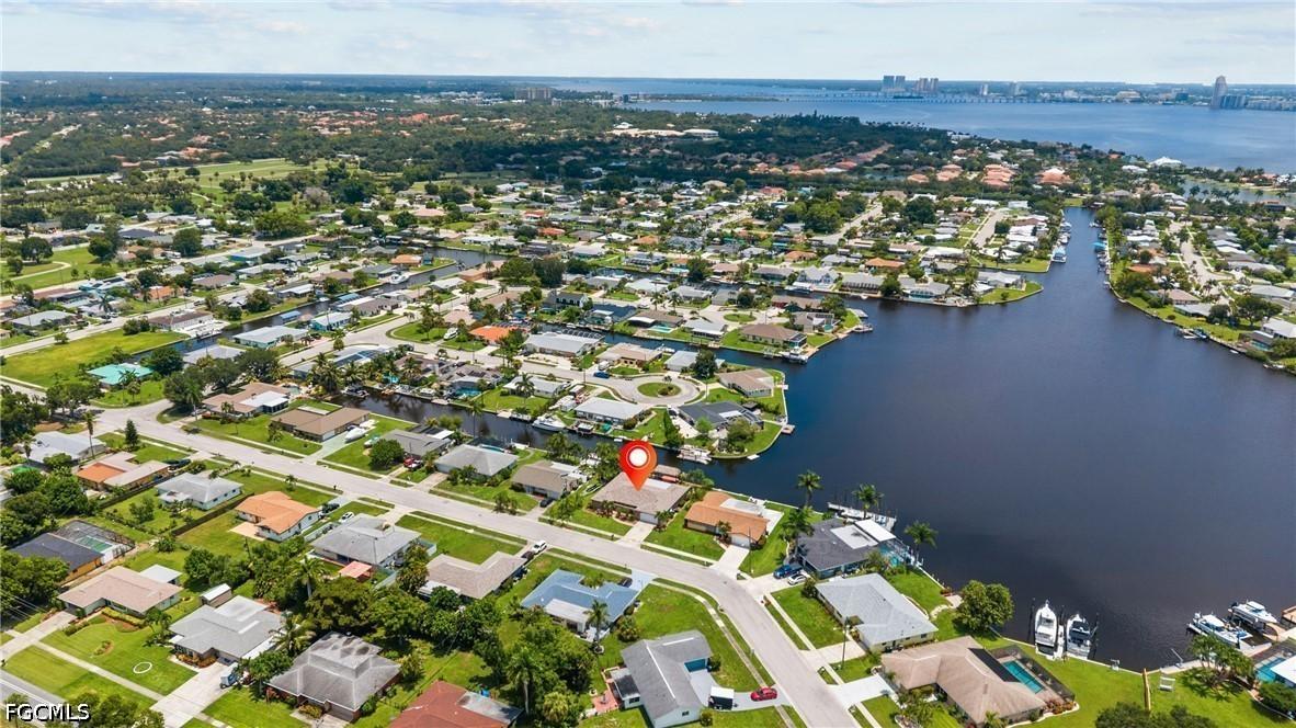 4536 Vinsetta Ave., North Fort Myers, FL 33903