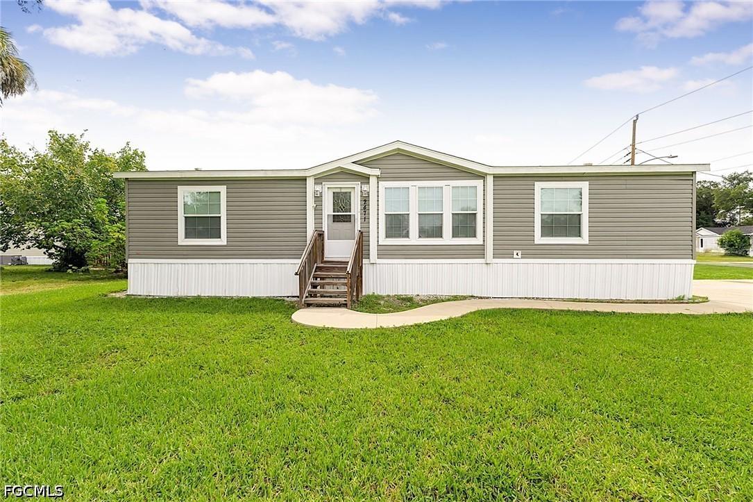 2471 Brownell Ct., North Fort Myers, FL 33917