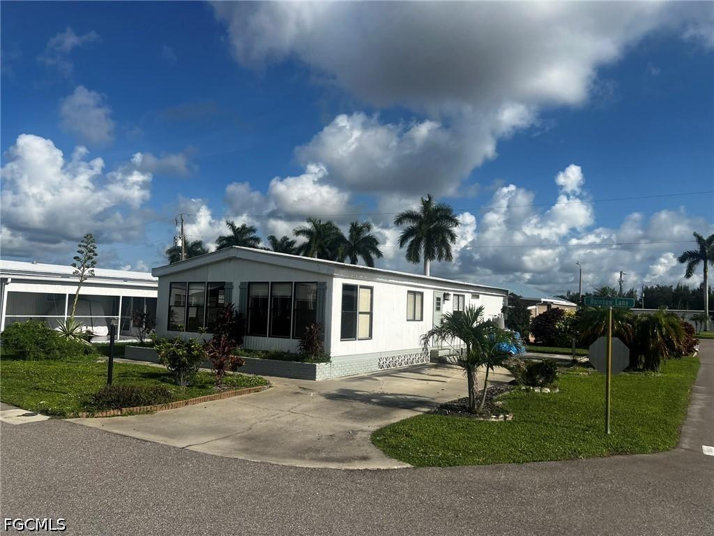 3357 Rainbow Ln., North Fort Myers, FL 33903