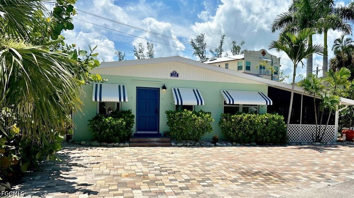 228 Fairweather Ln., Fort Myers Beach, FL 33931