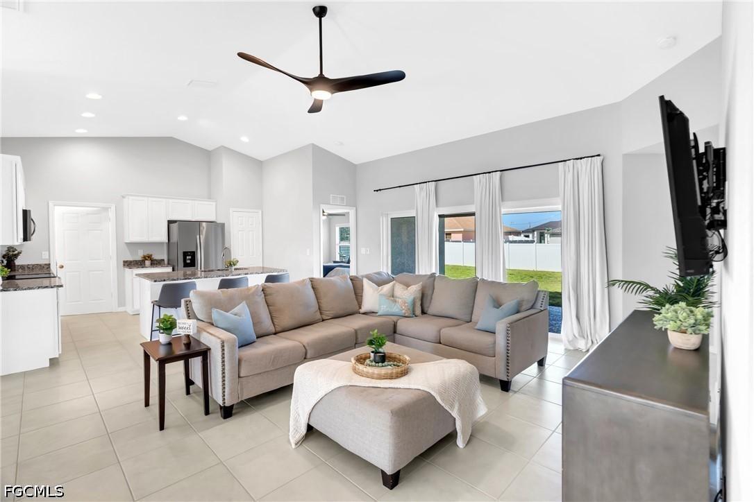 618 NE 2nd Pl., Cape Coral, FL 33909