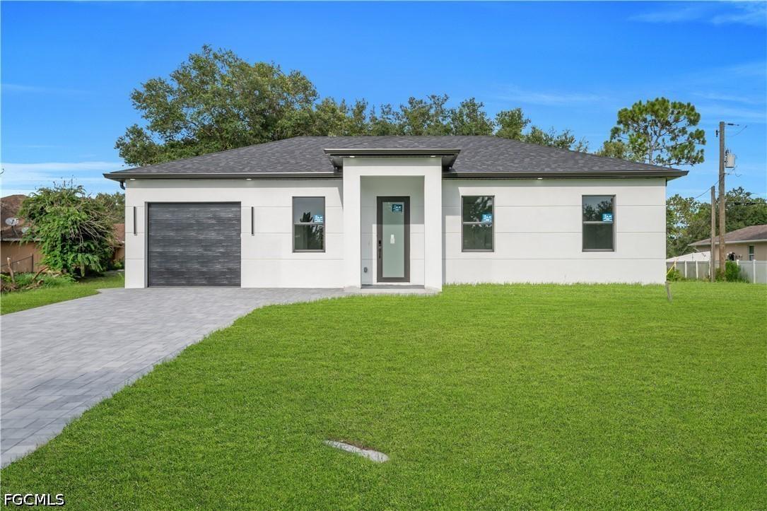 1718 Hibiscus Ave., Lehigh Acres, FL 33972