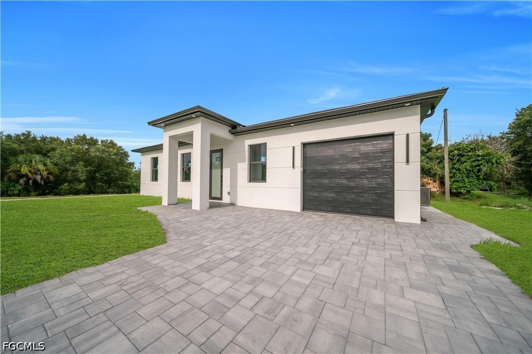 1800 Hibiscus Ave., Lehigh Acres, FL 33972