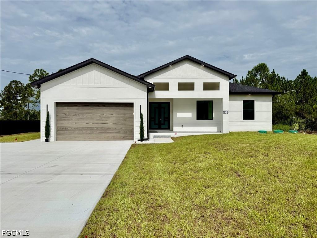 919 Hibiscus Ave., Lehigh Acres, FL 33972