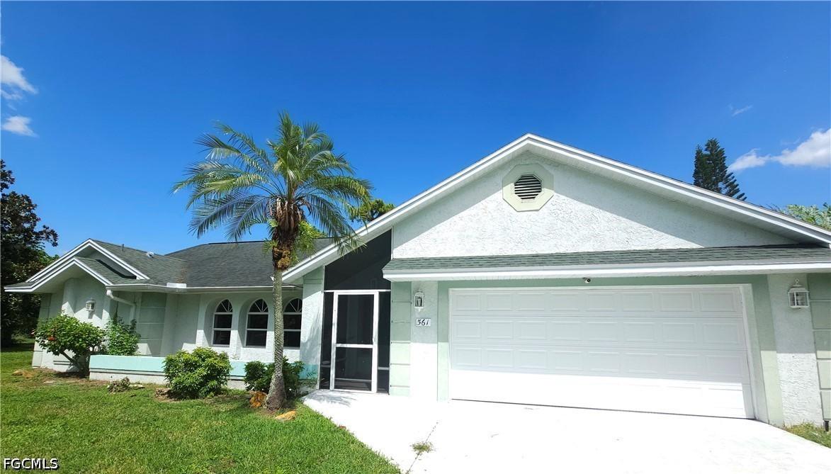561 Foxcreek Dr., Lehigh Acres, FL 33974